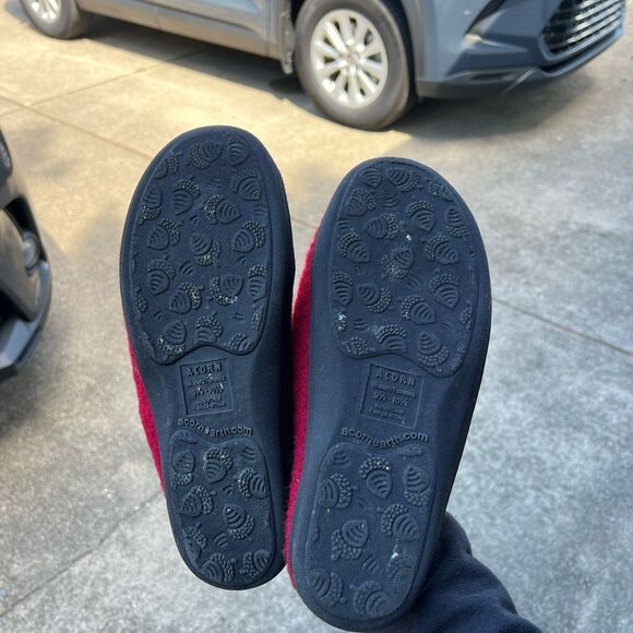 Acorn Earth Cozy Red and Gray Wool Slippers - Picture 5 of 5